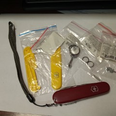 Передняя накладка для ножей VICTORINOX 91 мм, пластиковая, жёлтая C.3608.3.10